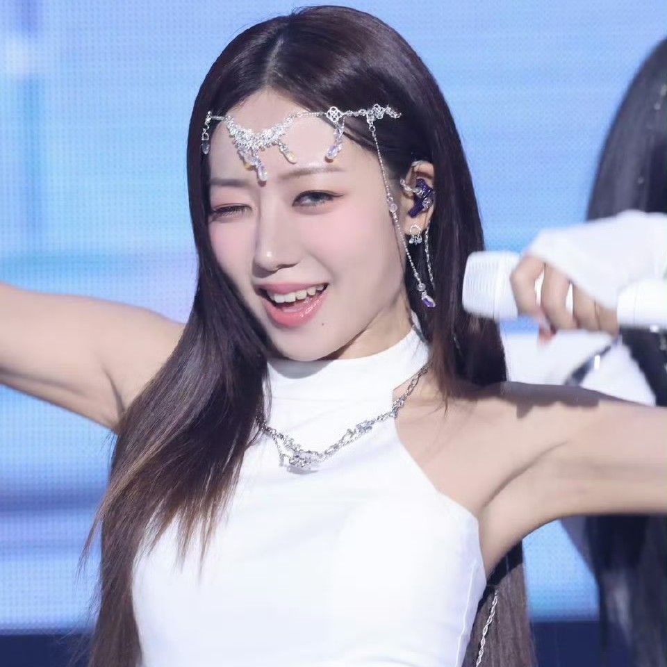 A moment captured by Kim Namjoo (Apink)'s fan