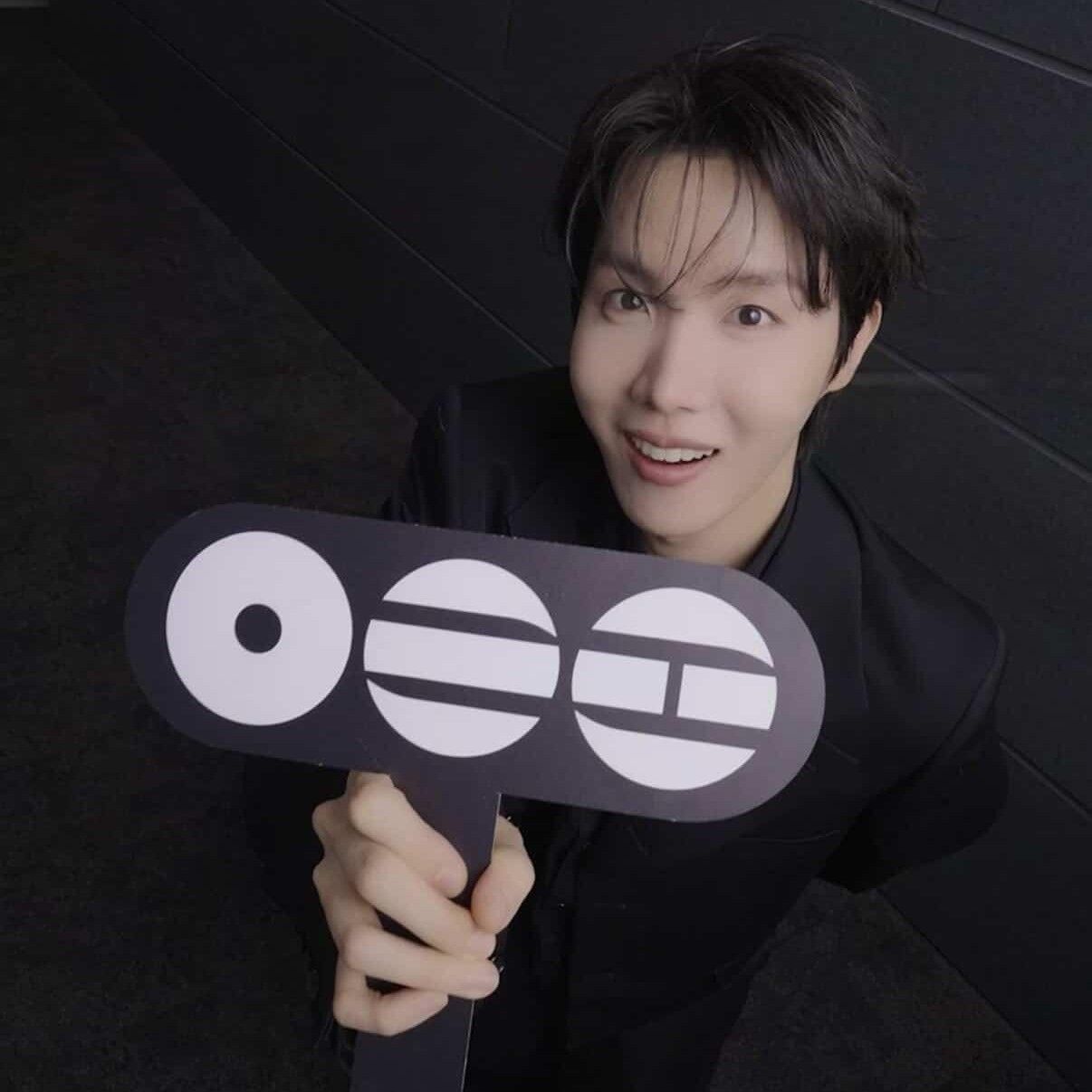 Foto terbaru j-hope (BTS)