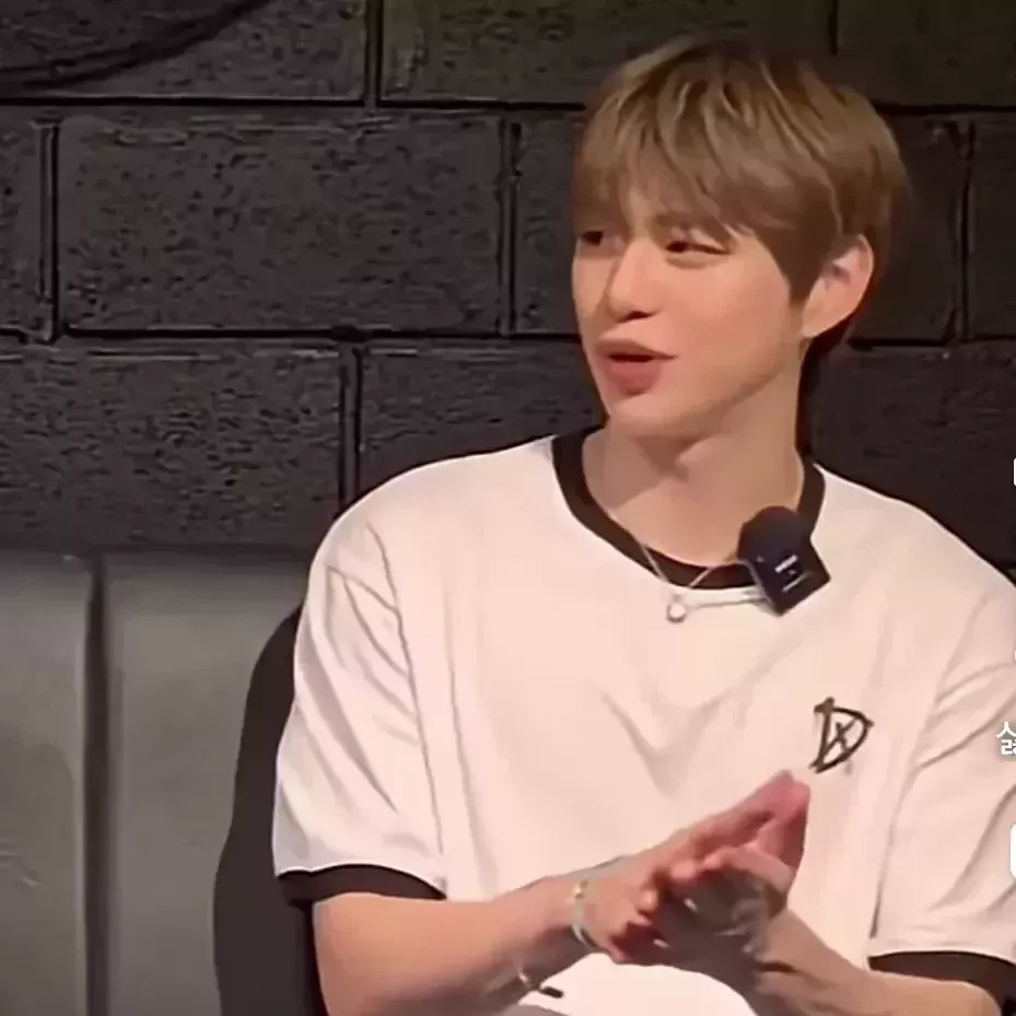 Behind-the-scenes cut of Kang Daniel