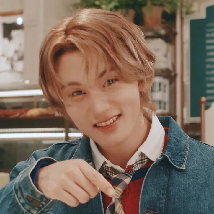 Behind-the-scenes cut of Mark