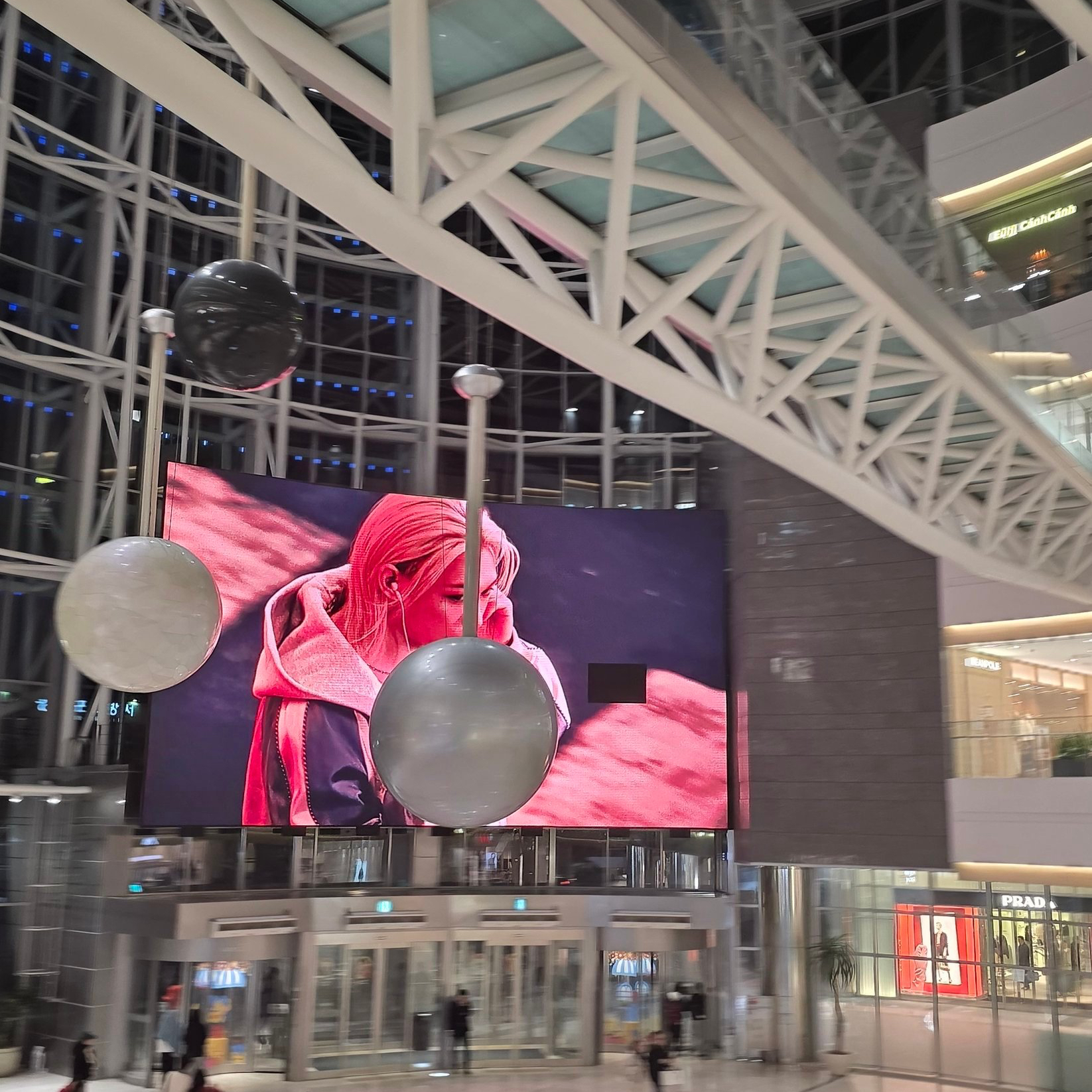 A moment captured by Felix (Stray Kids)'s fan