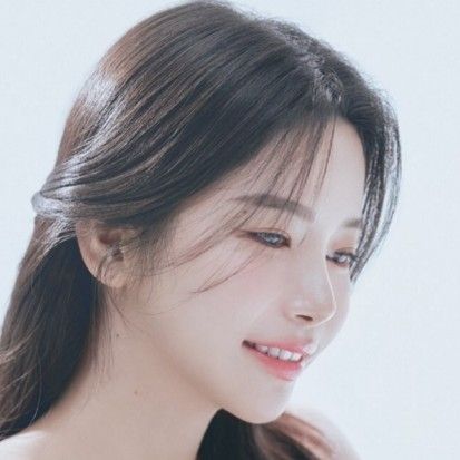 Latest photo of Solar (MAMAMOO)