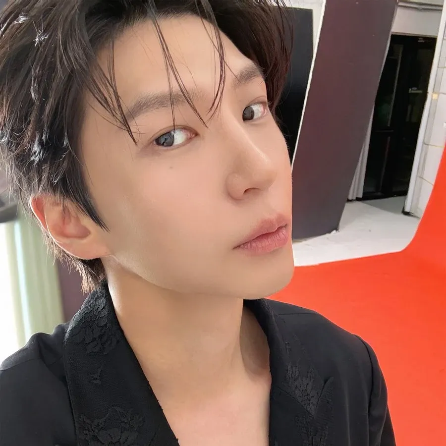 Recent activity shot of LEO (VIXX)