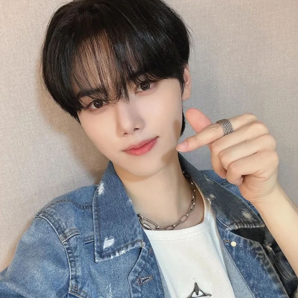 Latest photo of Minhee (CRAVITY)