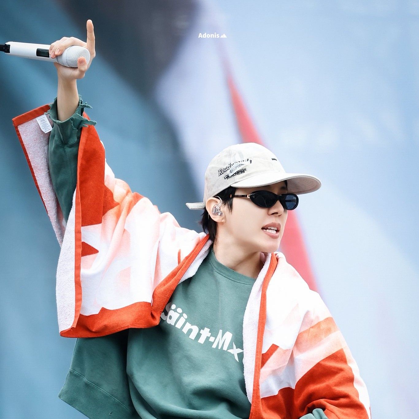 Foto aktivitas terbaru j-hope (BTS)