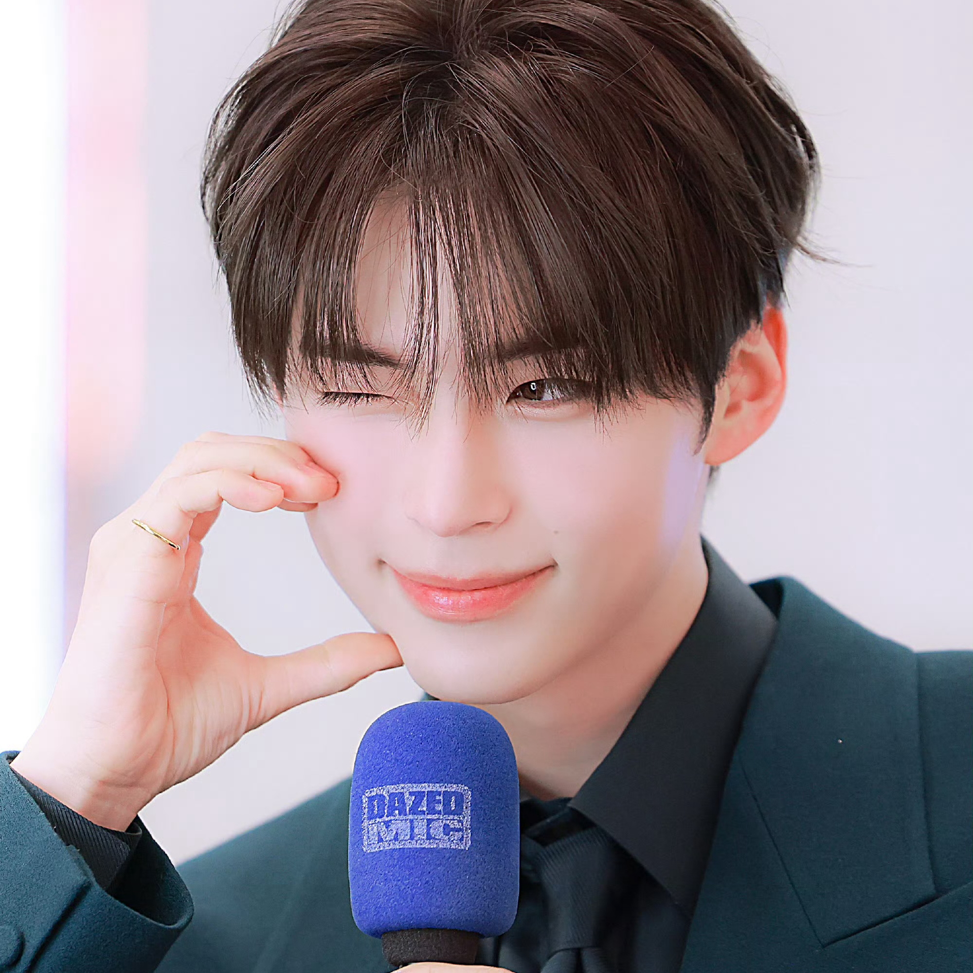 Behind-the-scenes cut of Sung Hanbin (ZEROBASEONE)