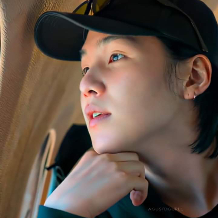 Foto terbaru SUGA (BTS)