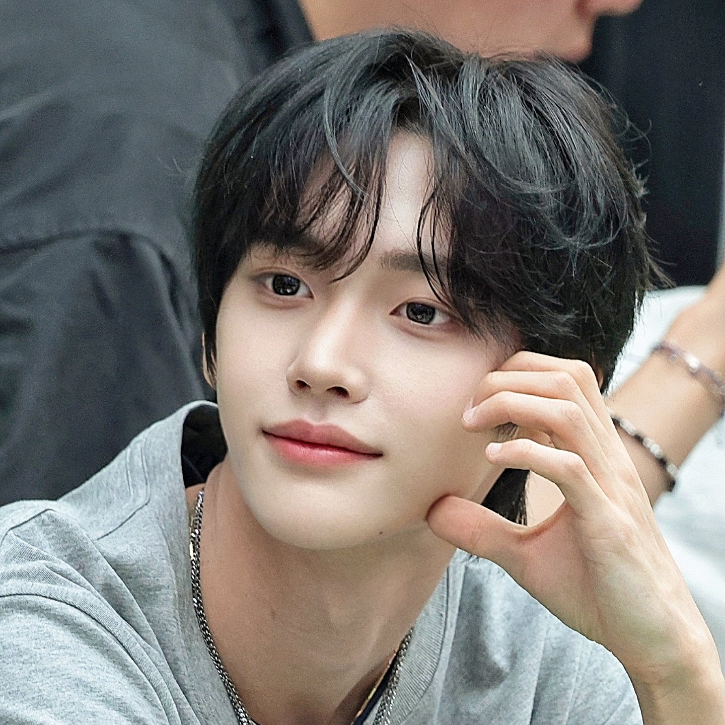 Behind-the-scenes cut of RIIZE