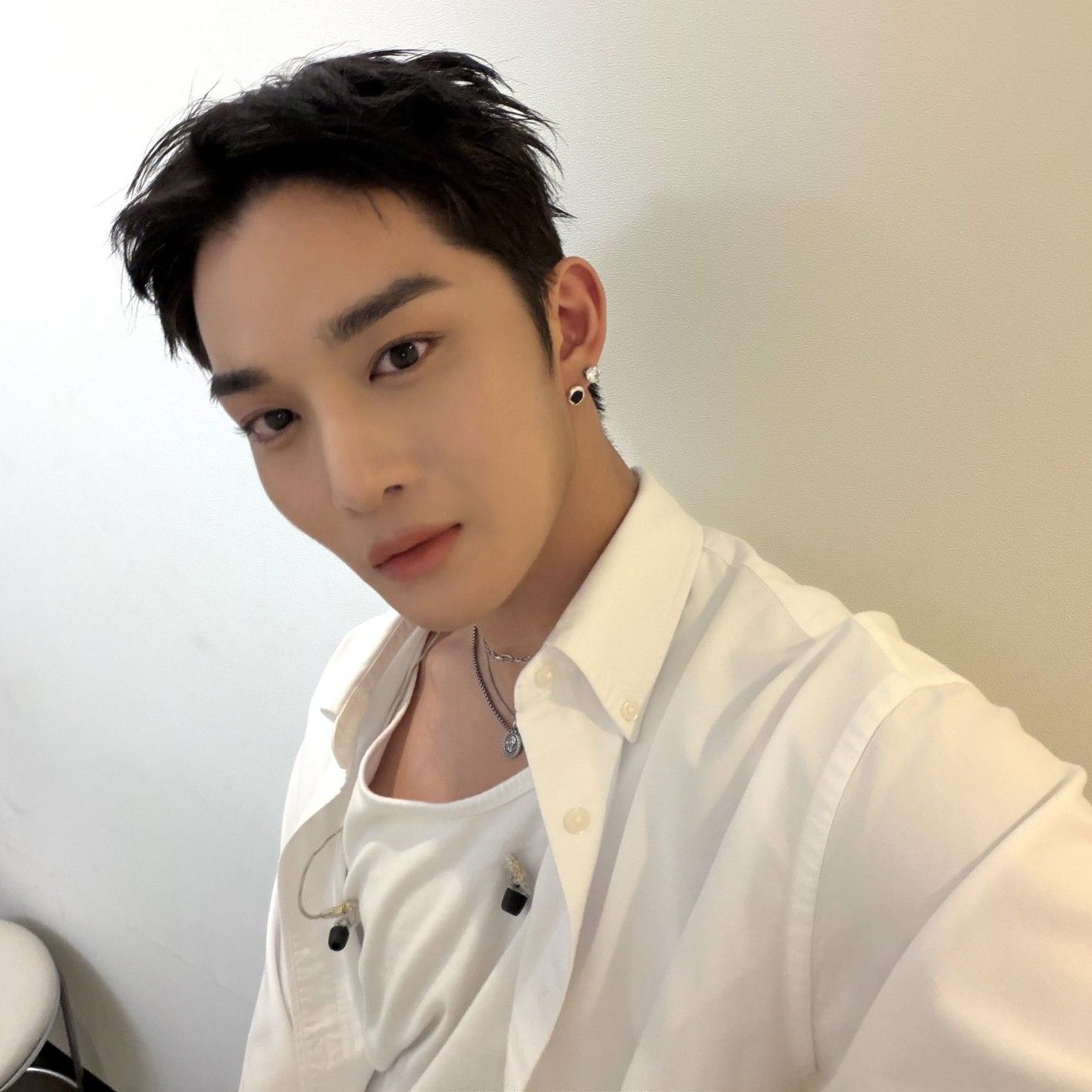 Behind-the-scenes cut of Bae Jinyoung