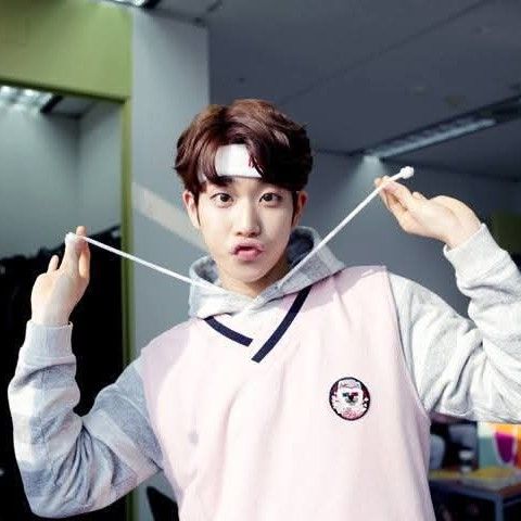 A moment captured by MJ (ASTRO)'s fan