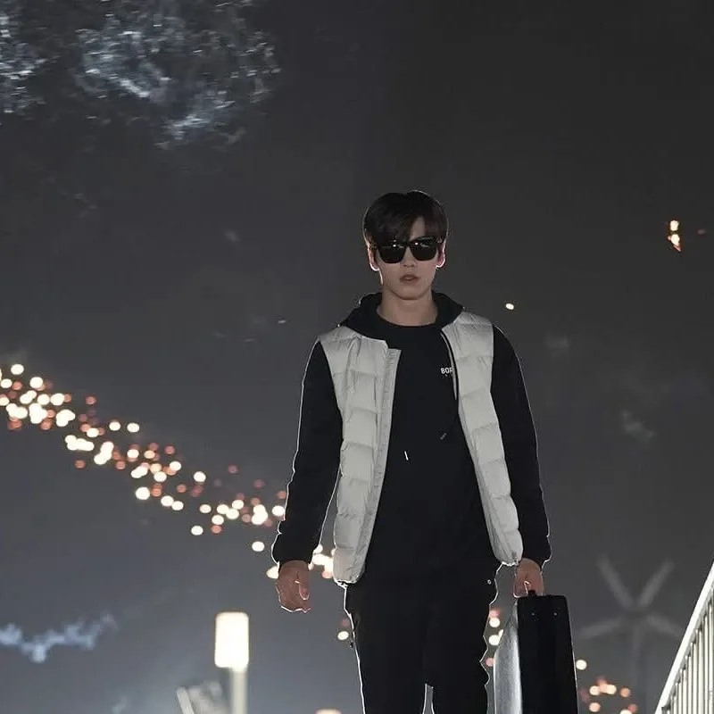 A moment captured by Rocky's fan