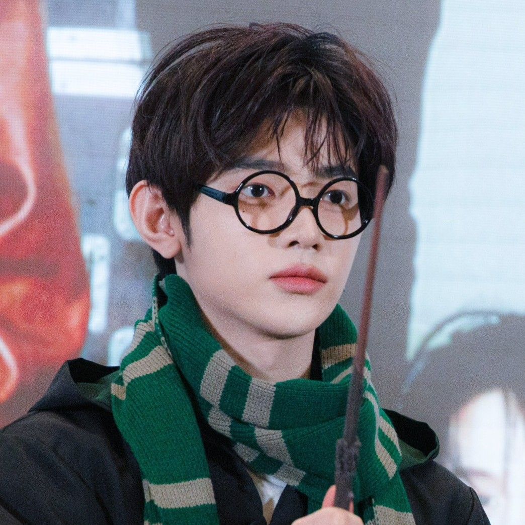 Behind-the-scenes cut of Zhang Hao (ZEROBASEONE)