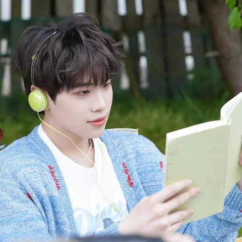 Recent activity shot of Kim Taerae (ZEROBASEONE)