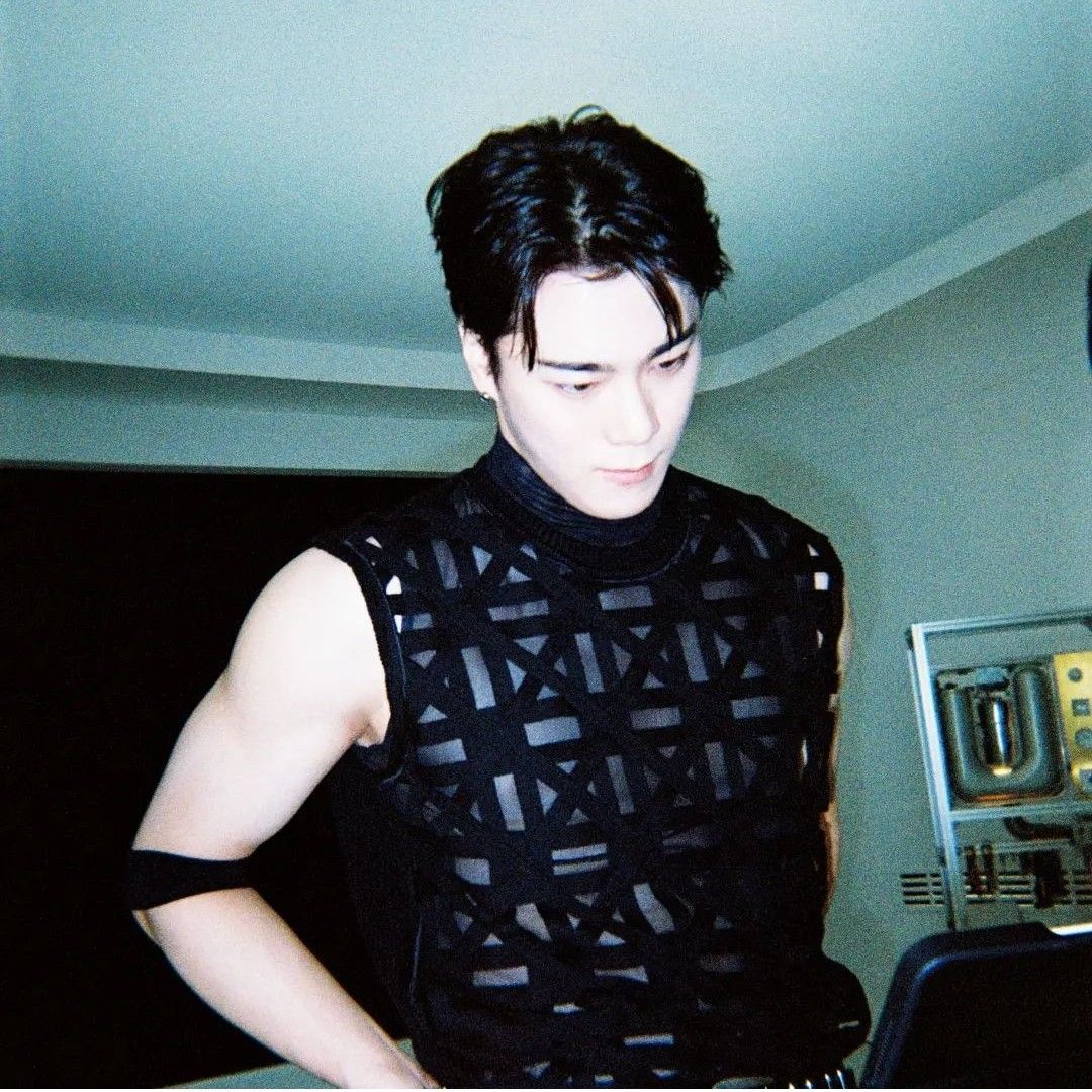 Behind-the-scenes cut of Moonbin (ASTRO)