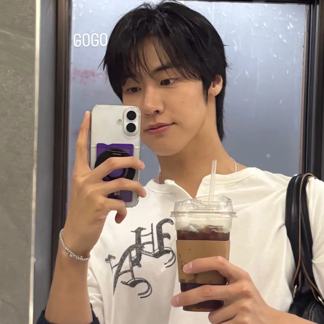 A moment captured by Lee Seunghyup (N.Flying)'s fan