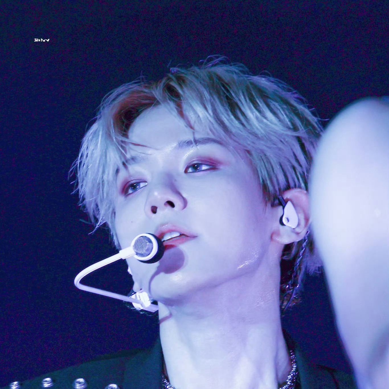 백현 (EXO)의 최신 사진