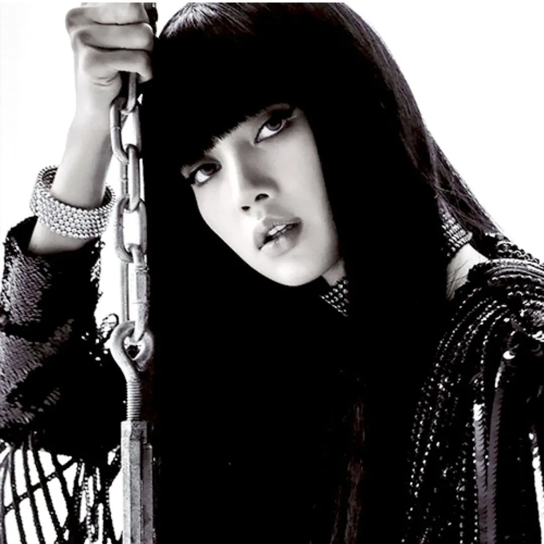 Foto aktivitas terbaru Lisa (BLACKPINK)