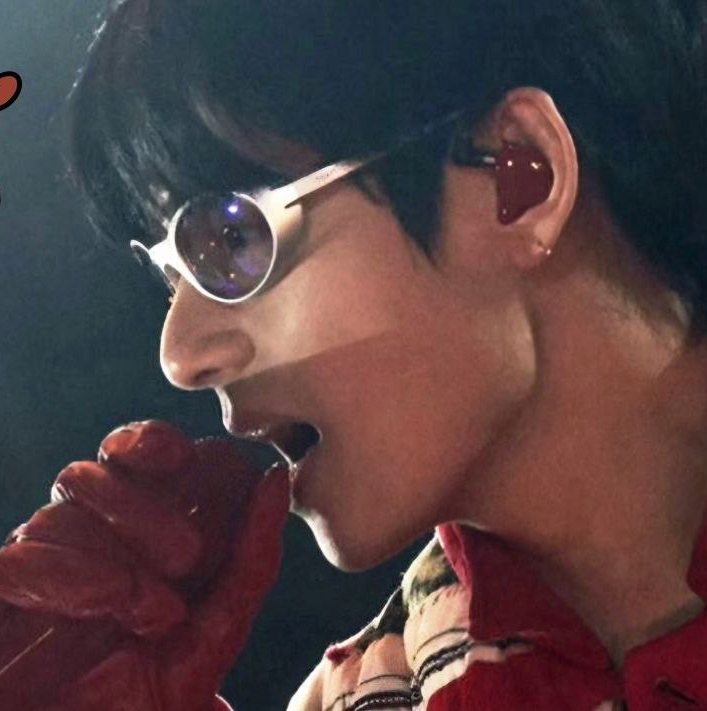 Latest photo of V (BTS)