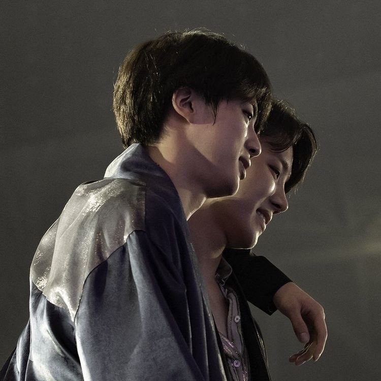 진 (방탄소년단) 최근 활동샷