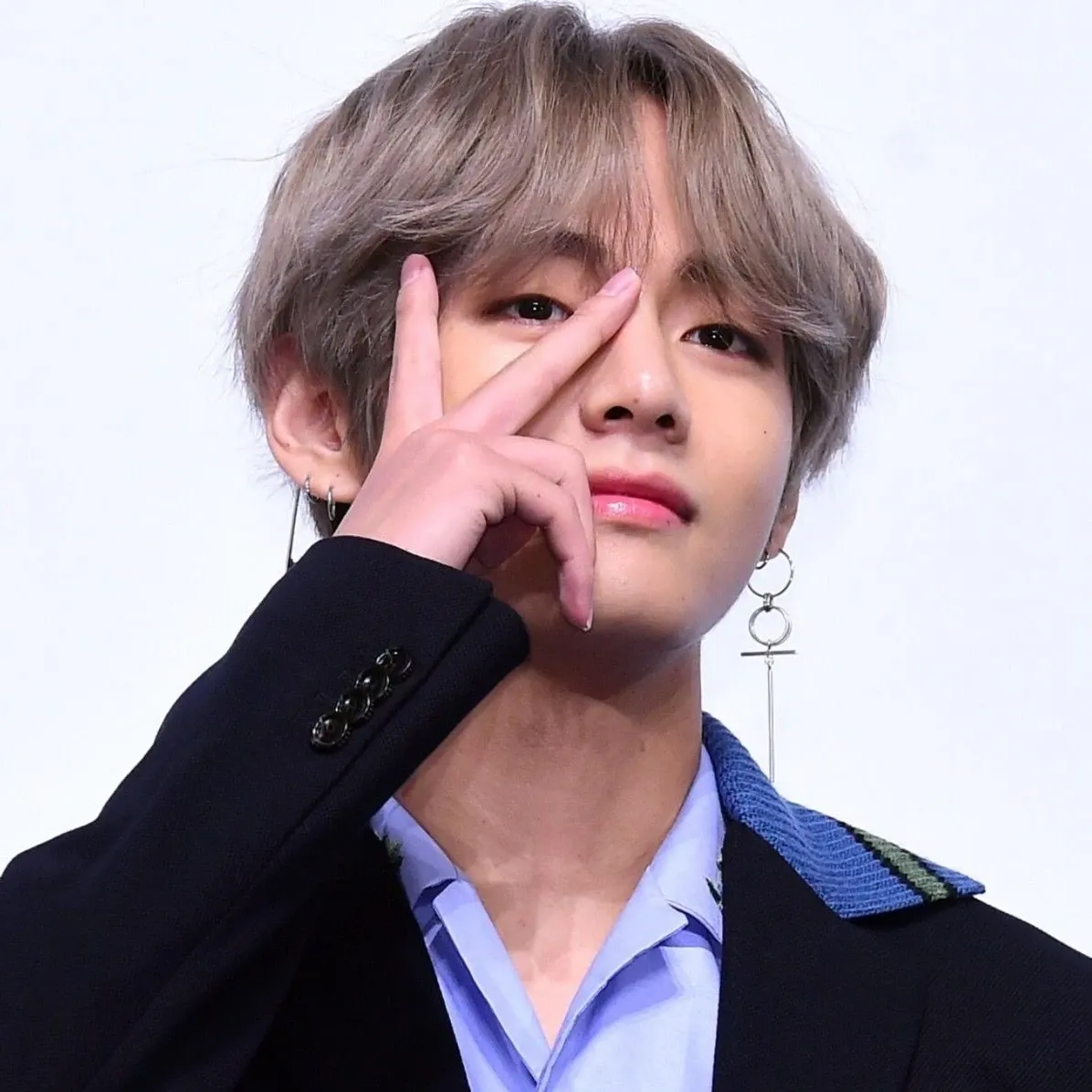 V (防弹少年团)的最新活动照片