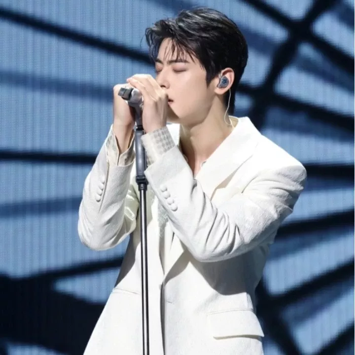 Recent activity shot of Eunwoo (ASTRO)