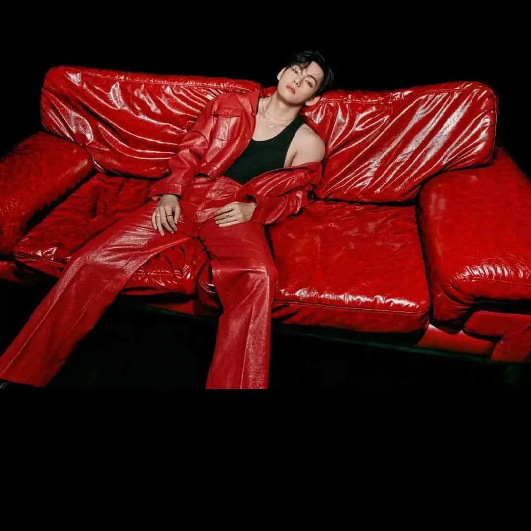 Behind-the-scenes cut of V (BTS)