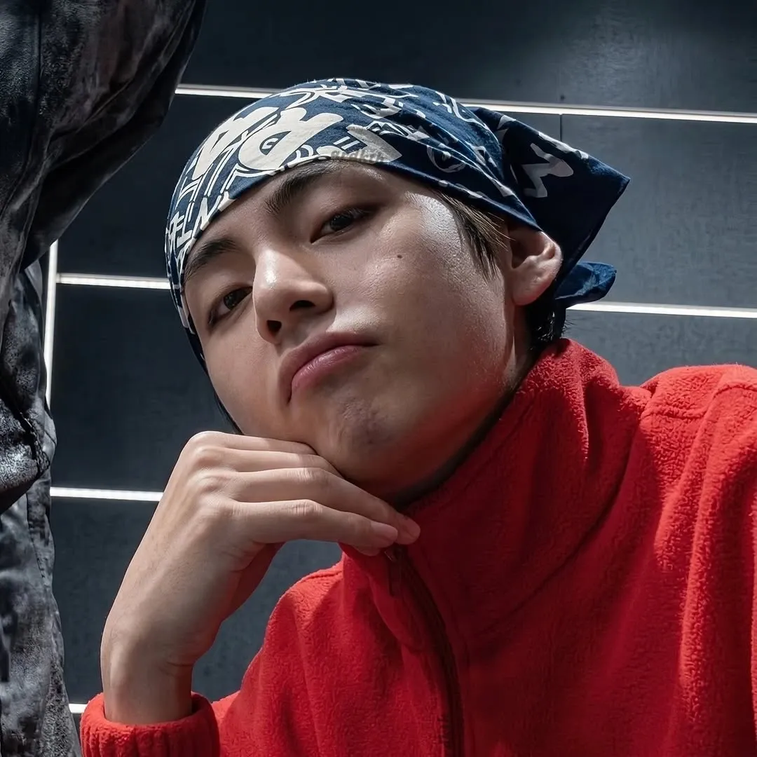 Latest photo of V (BTS)