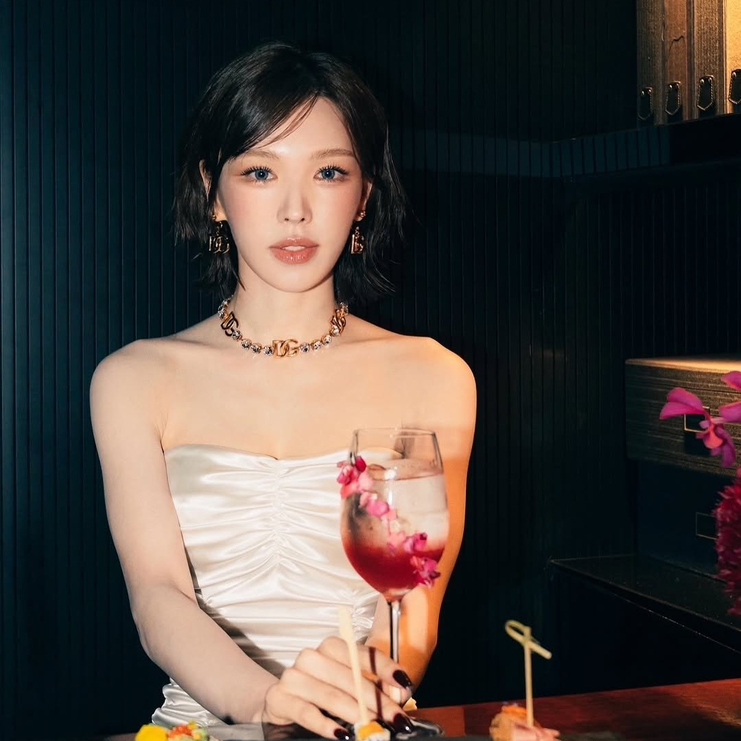 Behind-the-scenes cut of Wendy (Red Velvet)