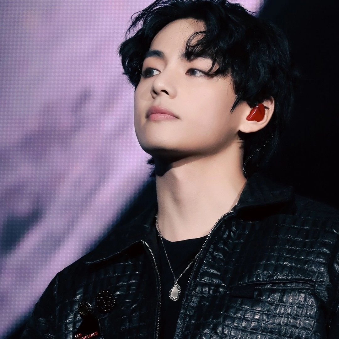 Foto aktivitas terbaru V (BTS)