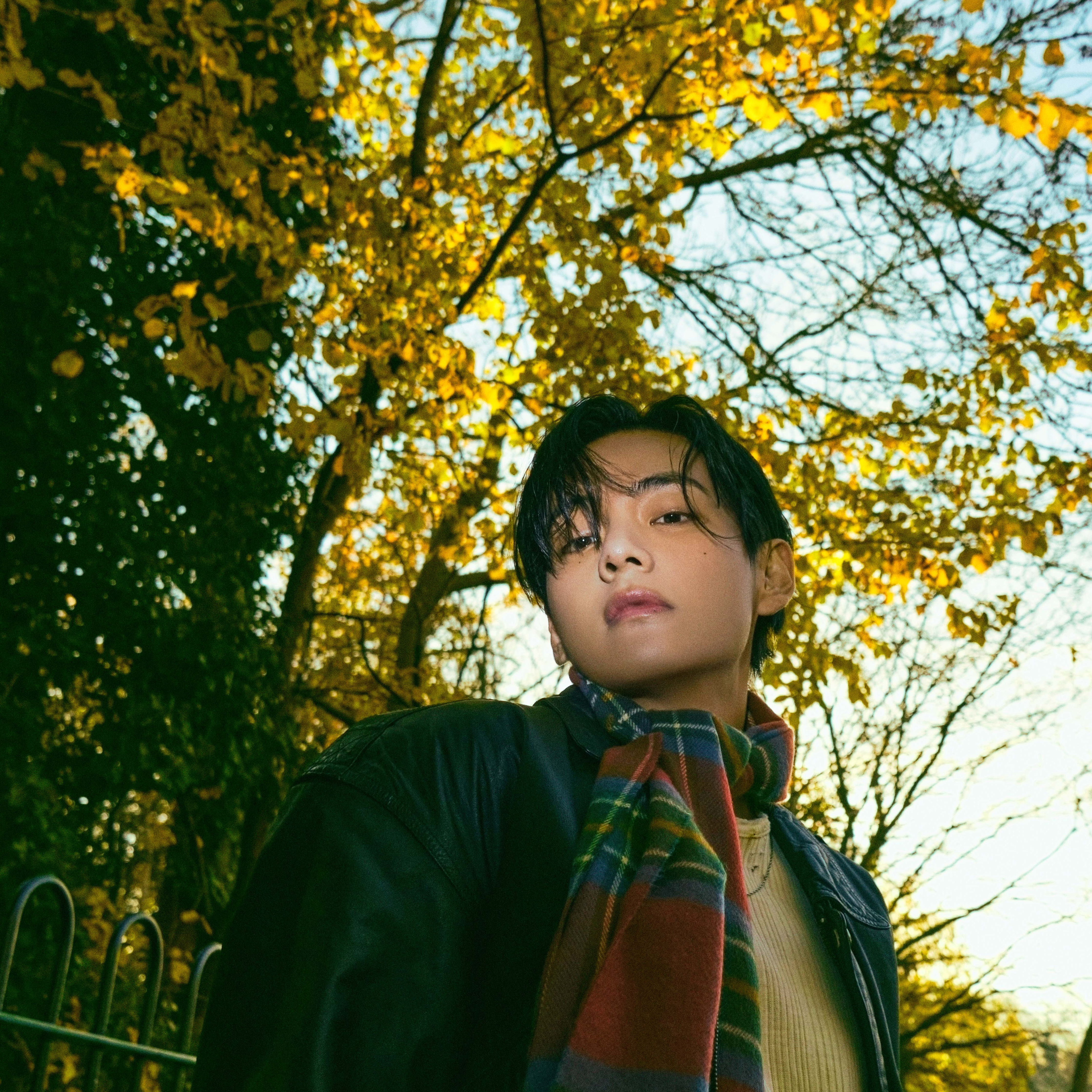 뷔 (방탄소년단)의 최신 사진