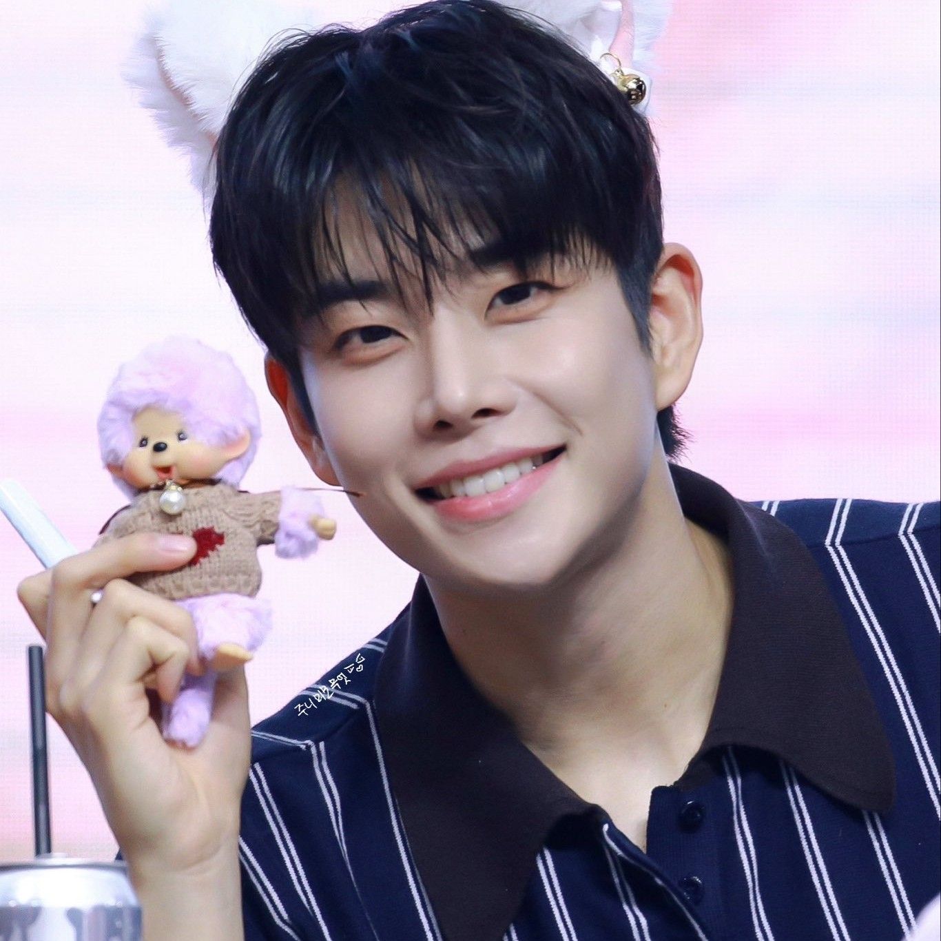 Behind-the-scenes cut of MJ (ASTRO)