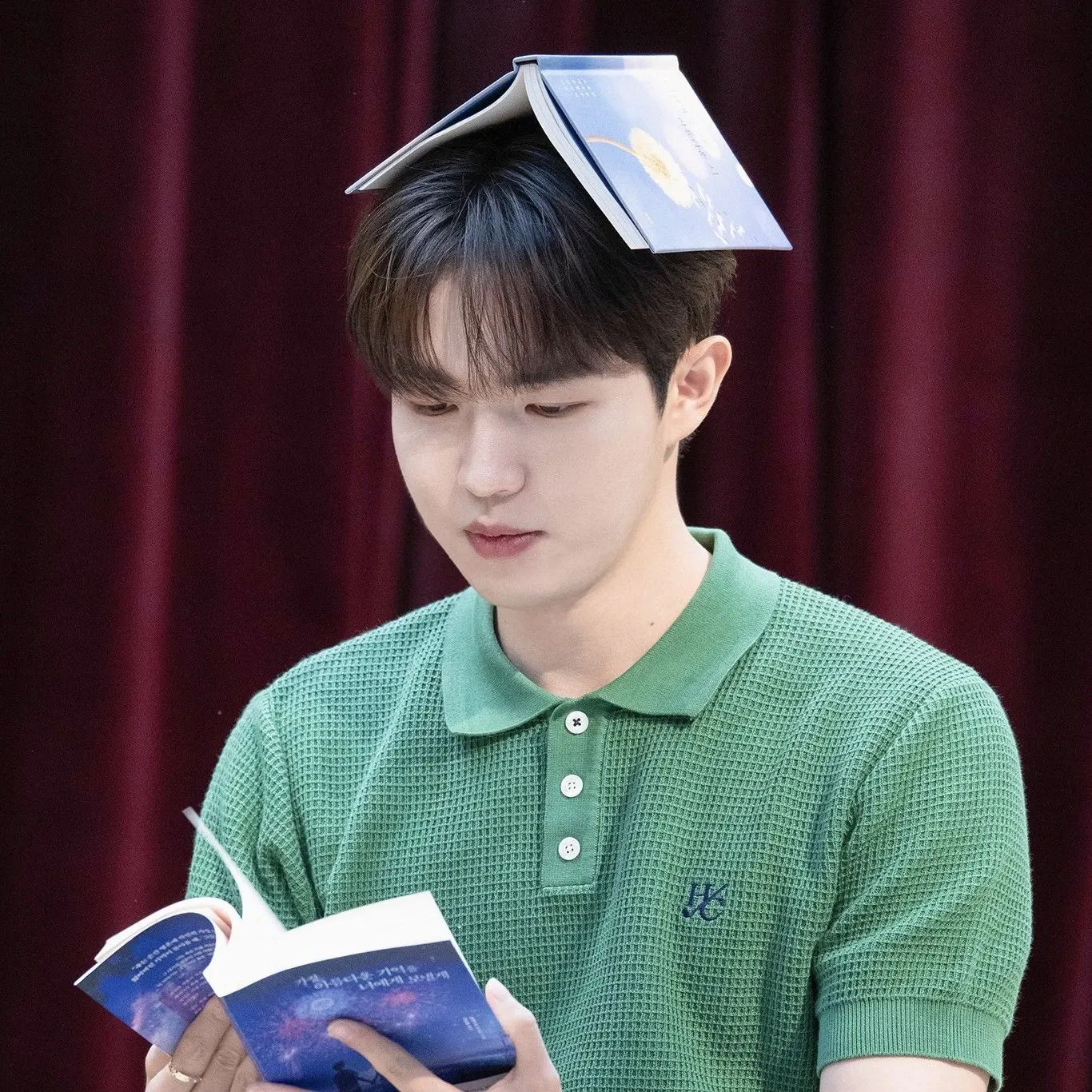 Behind-the-scenes cut of Kim Jaehwan