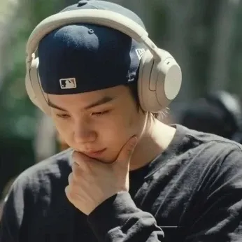 Potret di balik layar SUGA (BTS)