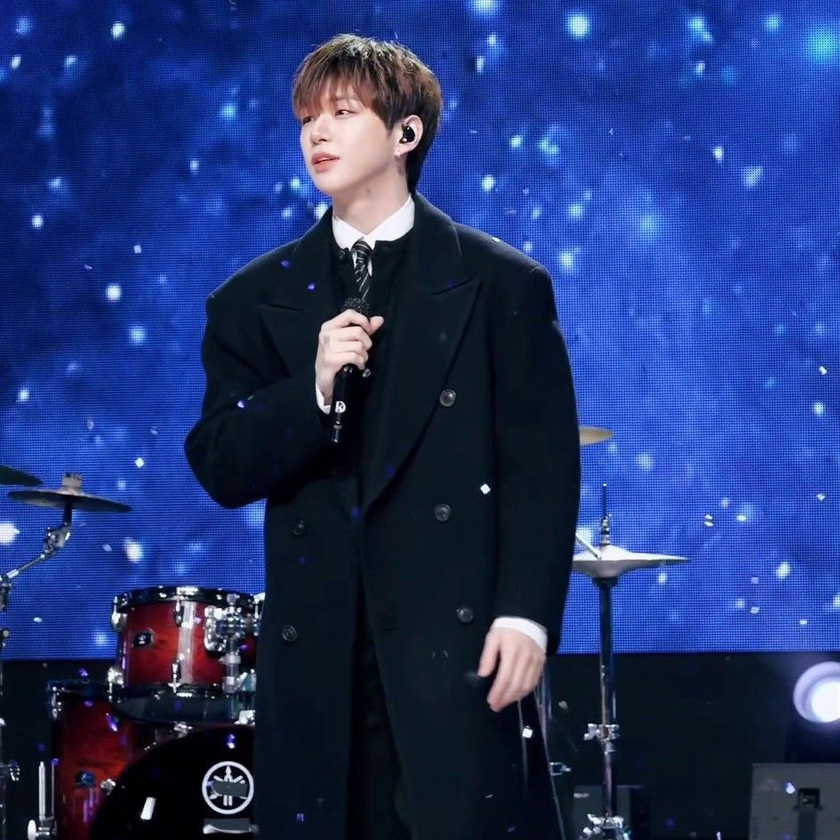 Behind-the-scenes cut of Kang Daniel