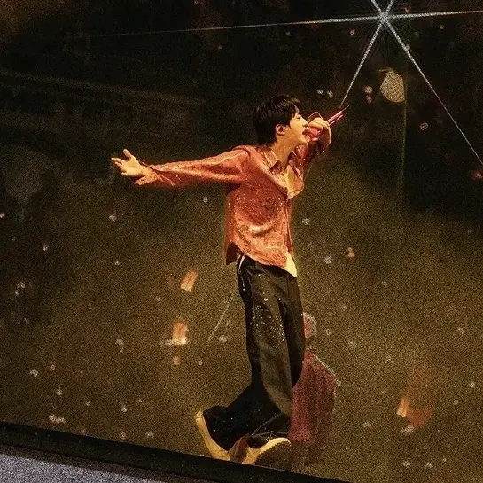 Momen yang diabadikan oleh penggemar Jin (BTS)