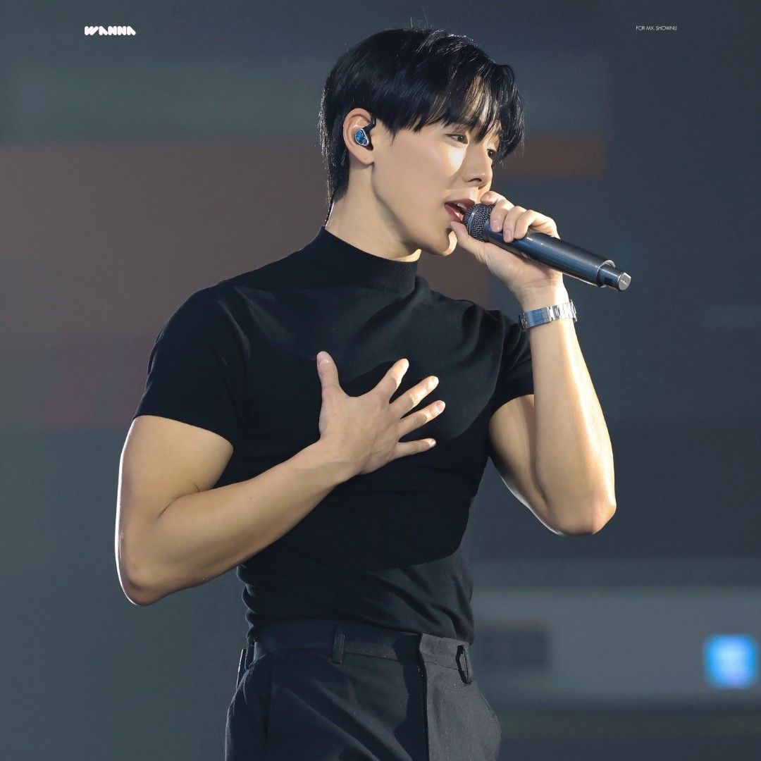 A moment captured by Shownu (MONSTA X)'s fan