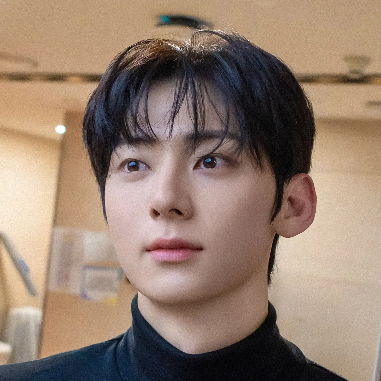 Behind-the-scenes cut of Hwang Minhyun