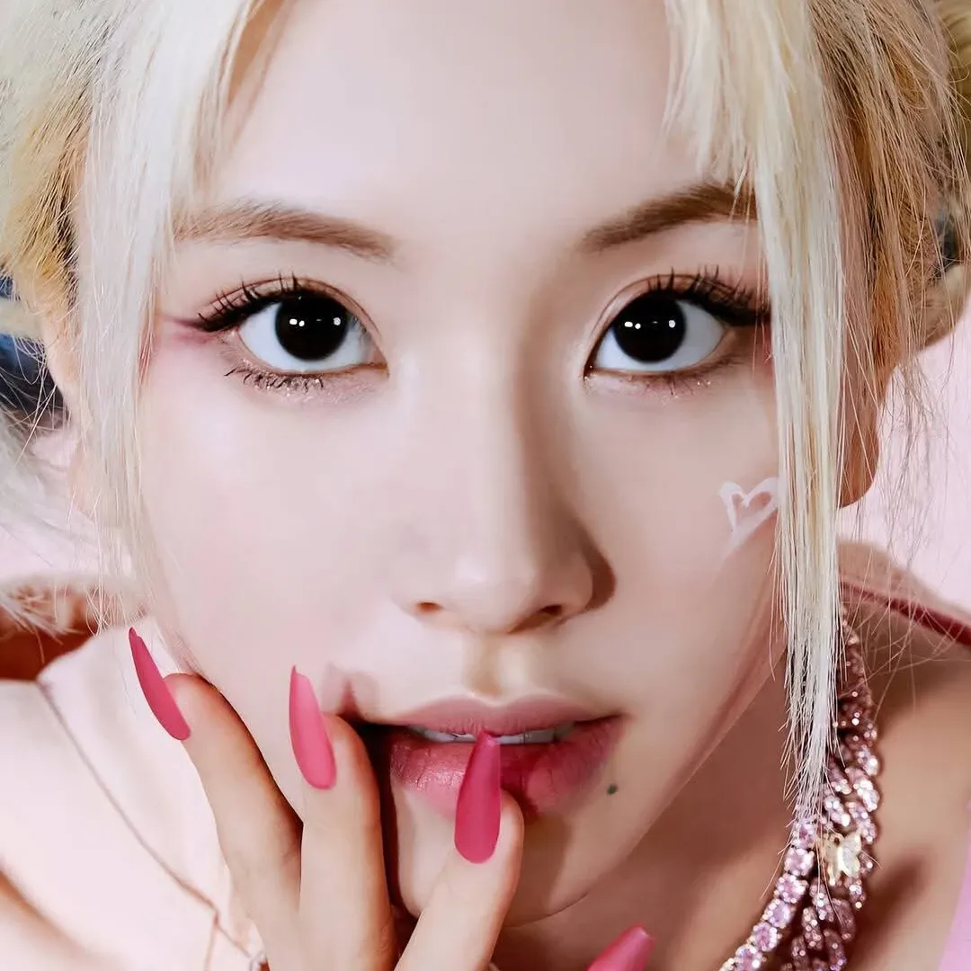 Foto terbaru Chaeyoung (TWICE)