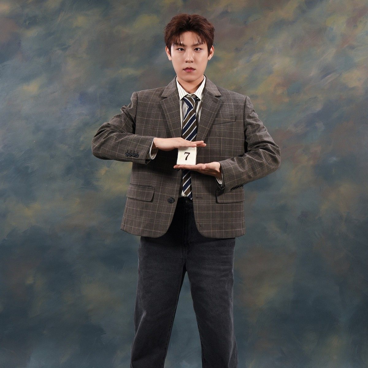 Behind-the-scenes cut of Park Woojin (AB6IX)