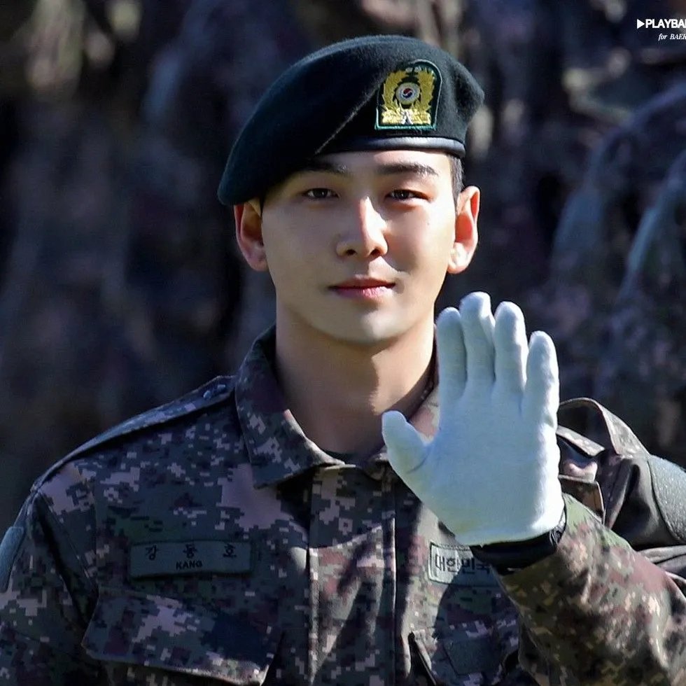 Behind-the-scenes cut of Baekho