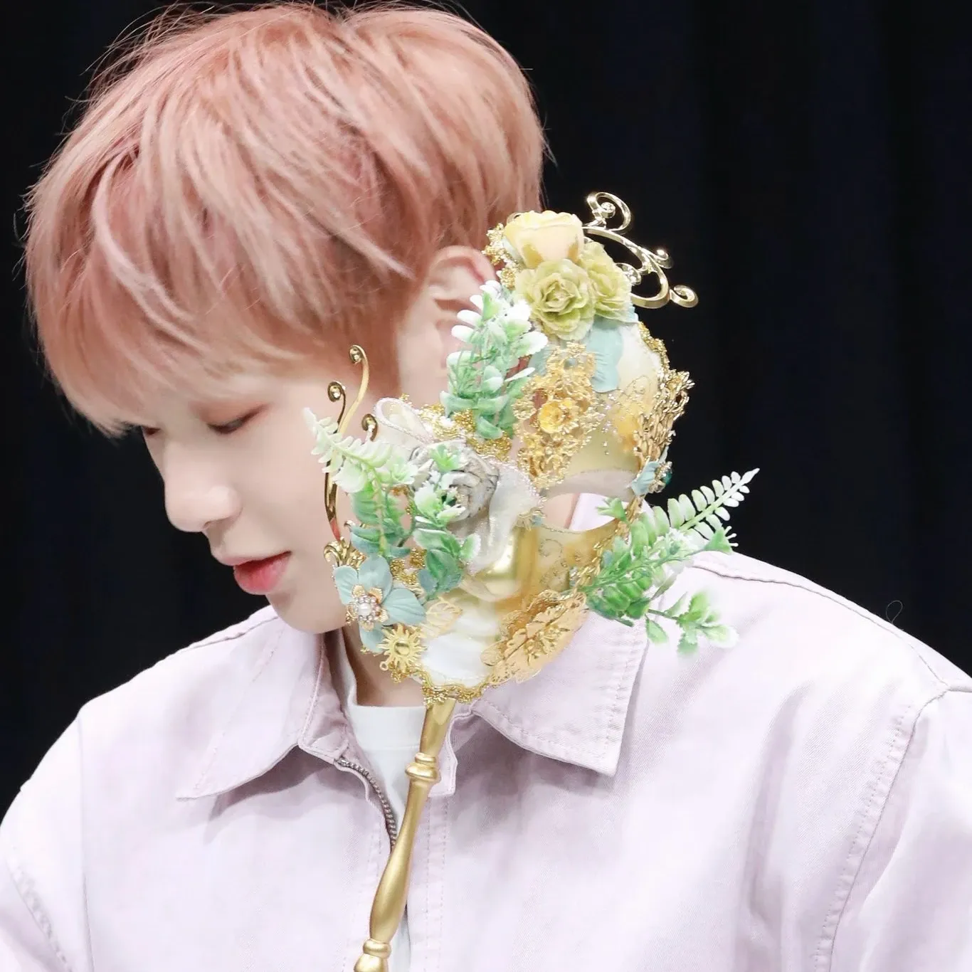Behind-the-scenes cut of Kang Daniel