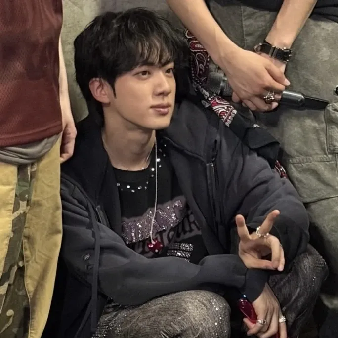 진 (방탄소년단) 최근 활동샷