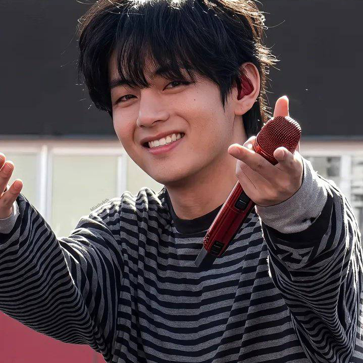 뷔 (방탄소년단)의 비하인드 컷