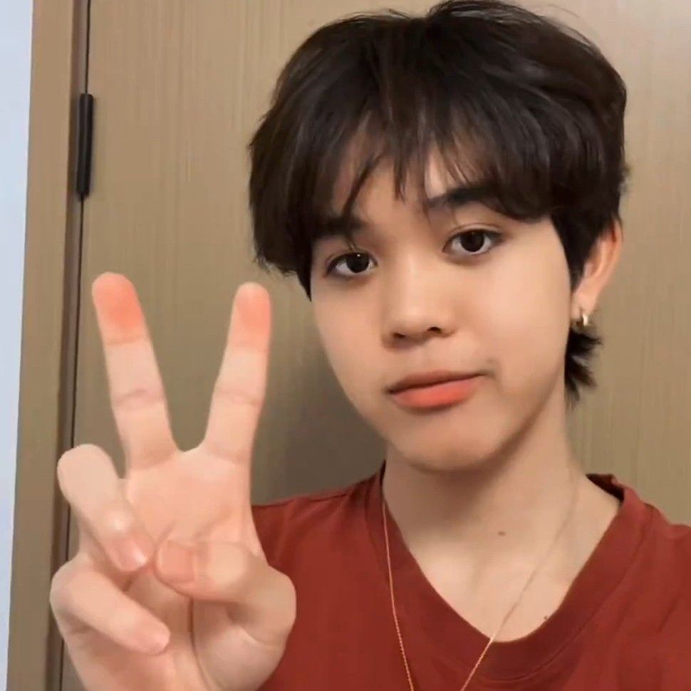 A moment captured by THI-O (NexT1DE)'s fan