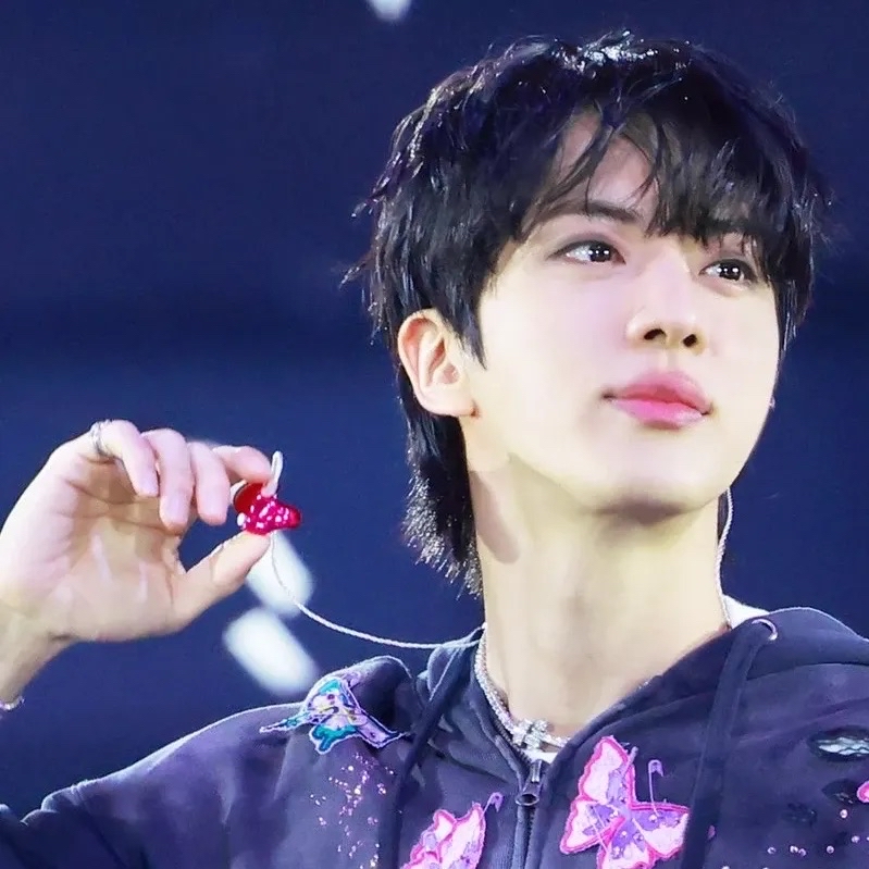 진 (방탄소년단) 최근 활동샷