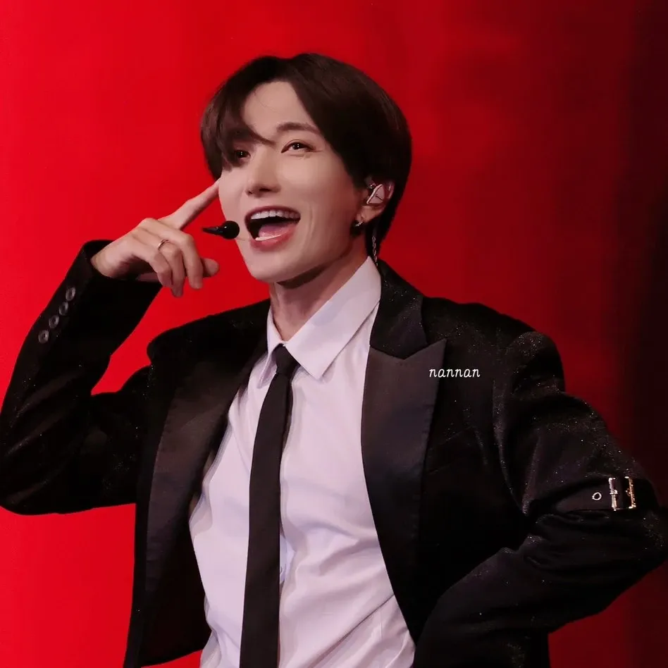 Behind-the-scenes cut of Leeteuk (Super Junior)