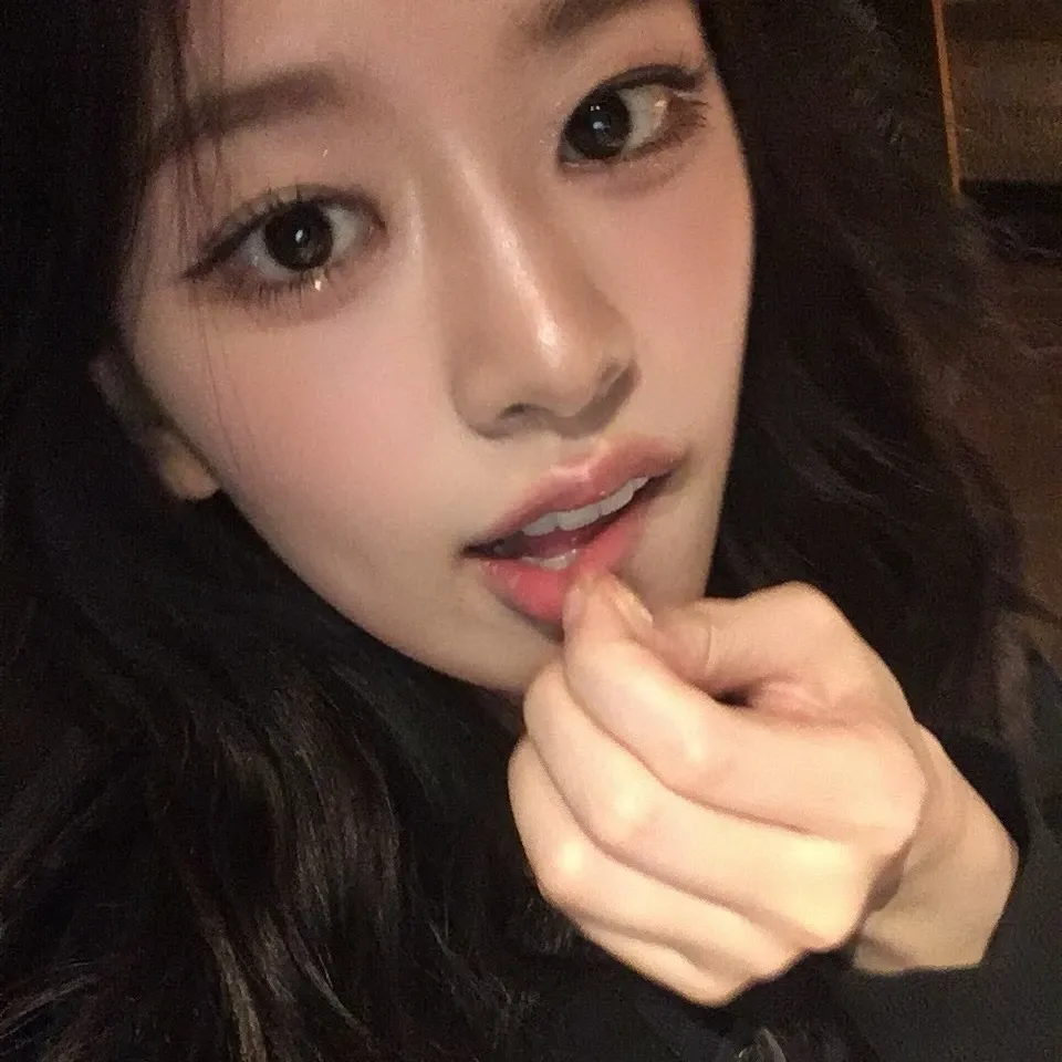 アン・ユジン (IVE)の最新写真