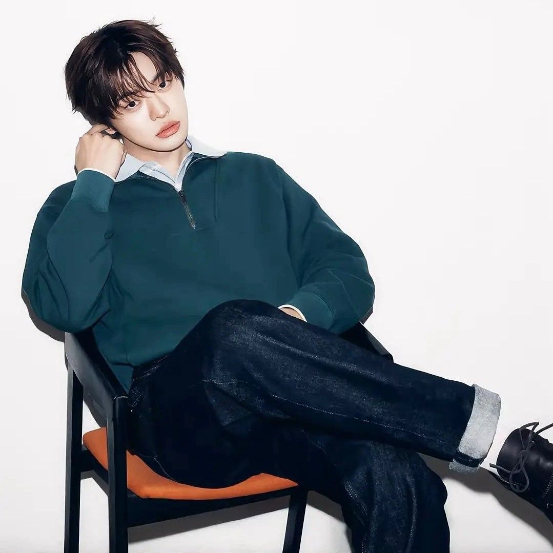 A moment captured by Lee Leo (ALPHA DRIVE ONE)'s fan