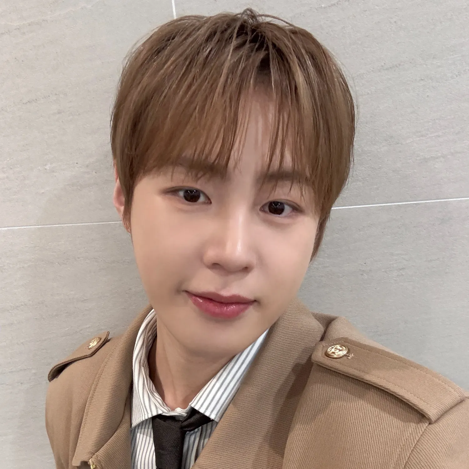 A moment captured by Ha Sungwoon's fan