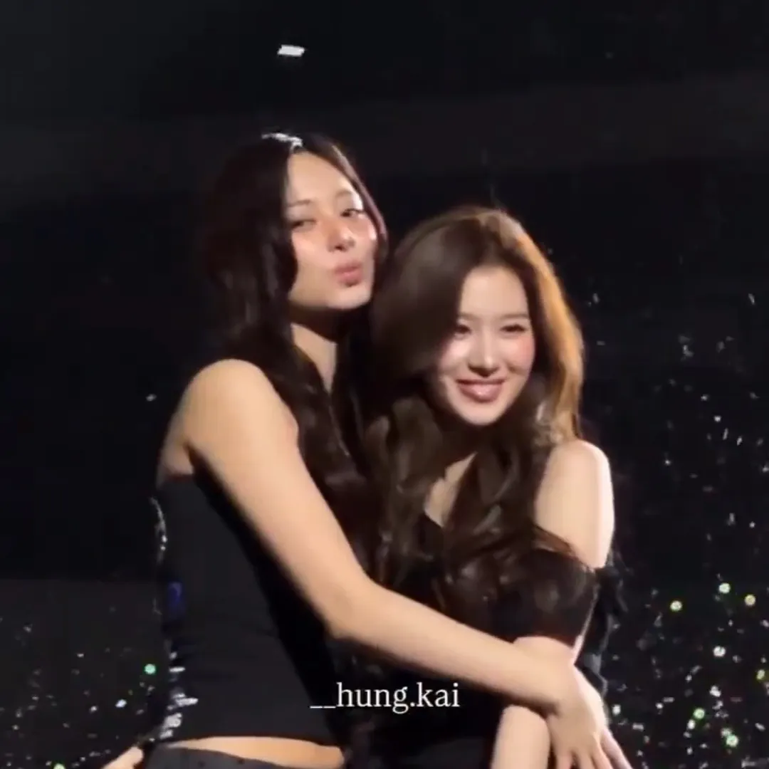 Momen yang diabadikan oleh penggemar Tzuyu (TWICE)